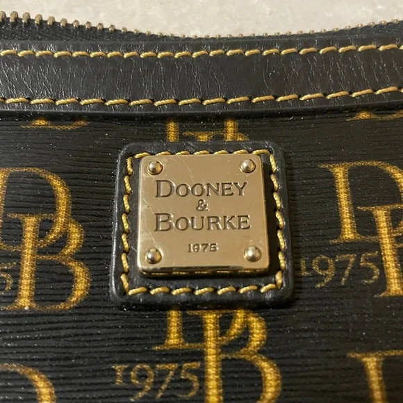 Dooney & Bourke 1975 authentic leather wristlet clutch - Picture 2 of 7